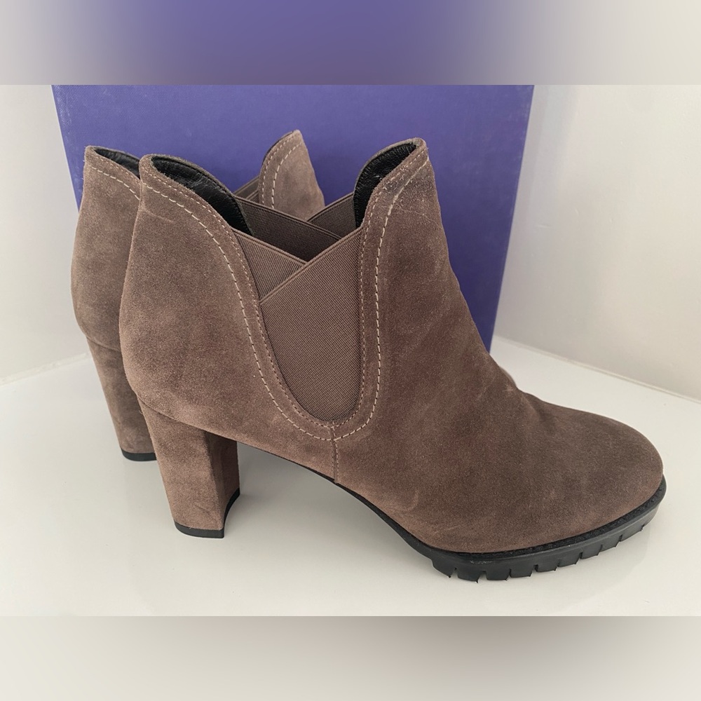 Stuart Weitzman Jackson Seal Velour Suede Lug Sole Bootie Heels Size 8.5